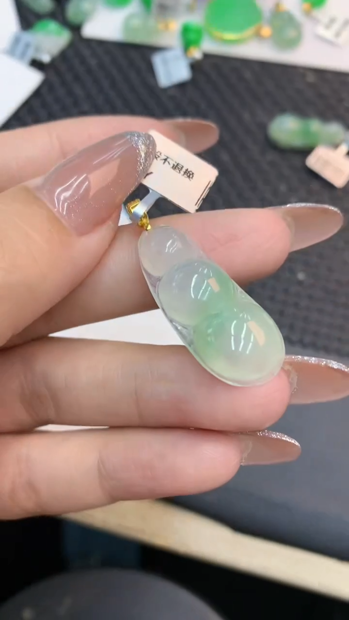 颈饰未镶嵌翡翠1