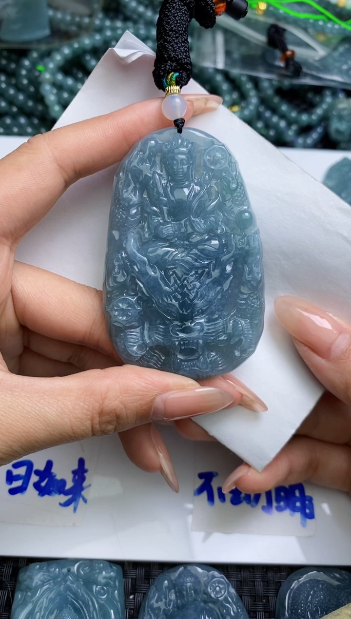 【闪购商品】翡翠颈饰未镶嵌         