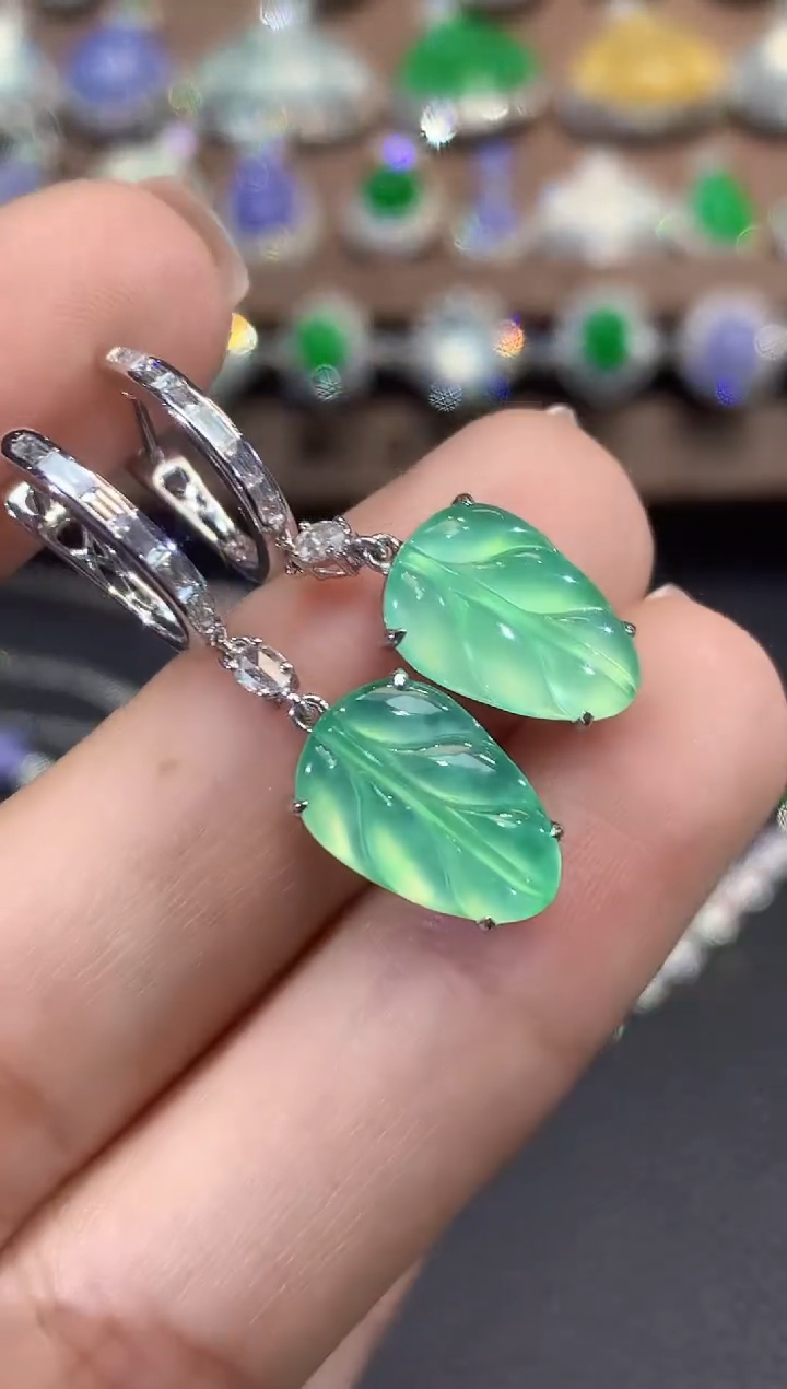 18K金镶嵌翡翠耳饰A106