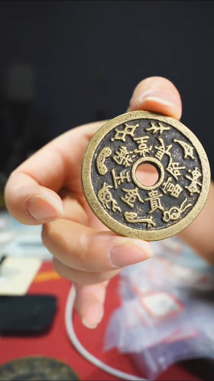 【闪购商品】金属老小鹿吃桃传世花钱111-151/4.6