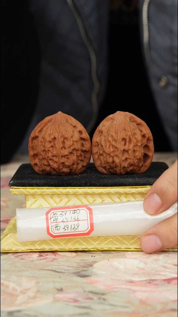 【闪购商品】文玩核桃把件非嫁接将军帽