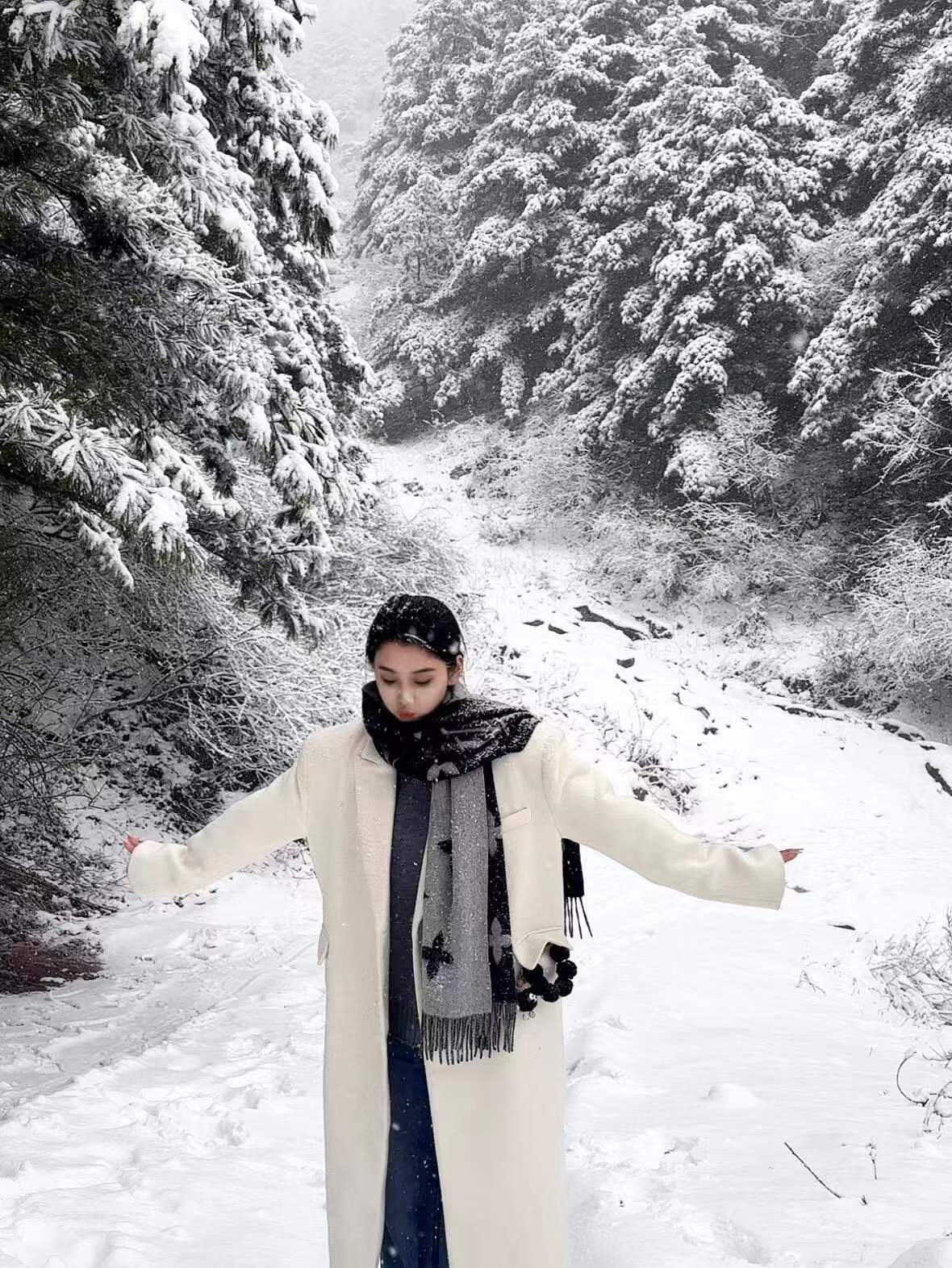 正确版！羊绒双面提花秋冬保暖字母围巾