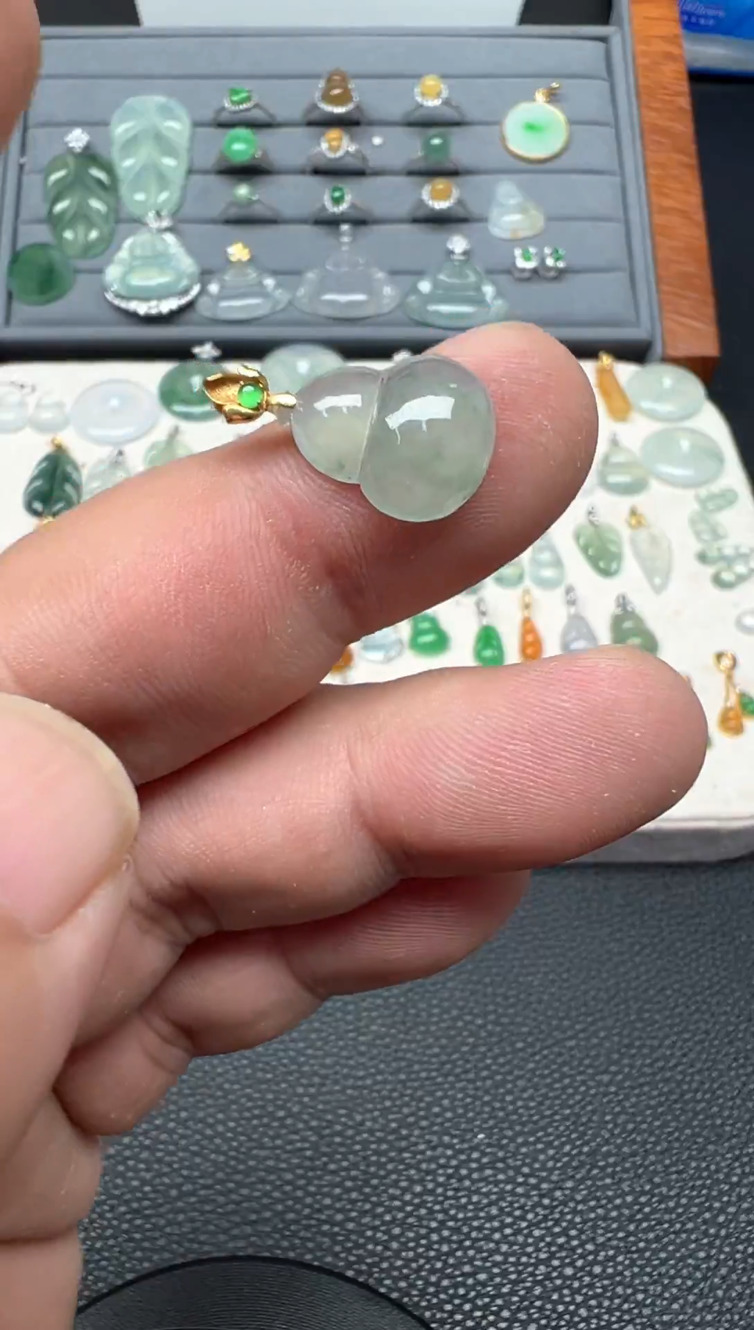 颈饰18K金镶嵌翡翠?**兽（20号链接）纯天然缅甸翡翠葫芦（吊坠）微瑕