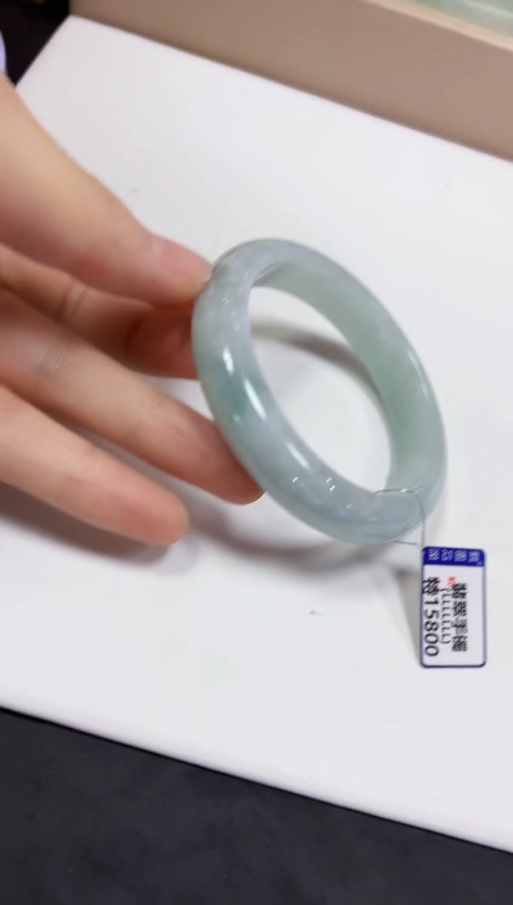 【闪购商品】翡翠颈饰未镶嵌56手镯
