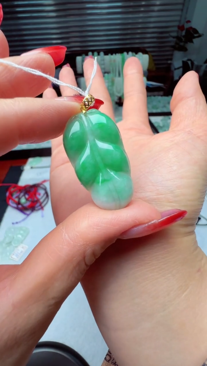 【闪购商品】翡翠颈饰18K金镶嵌叶子