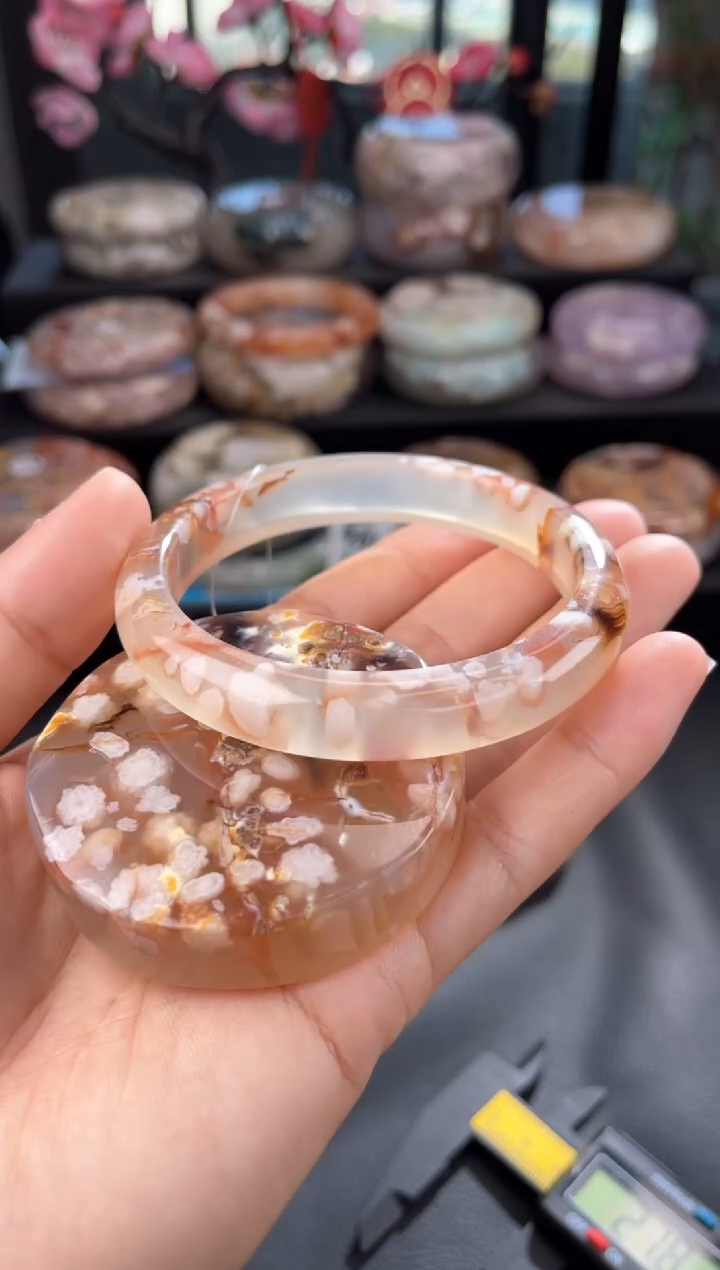 【闪购商品】石英质玉手镯未镶嵌60