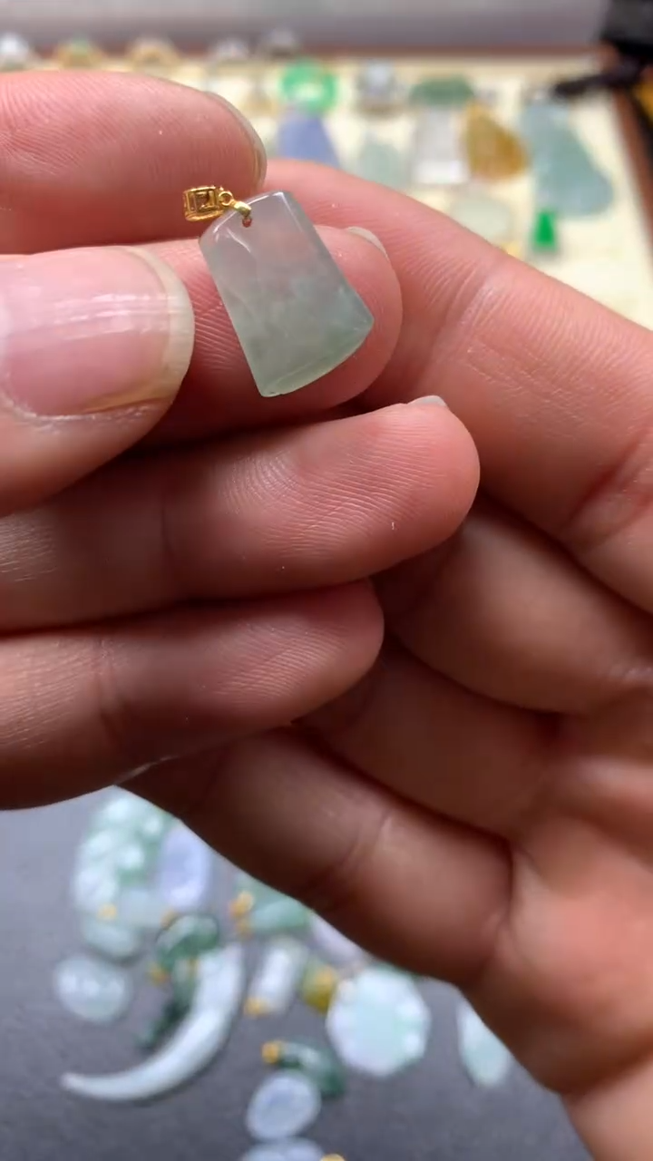 【闪购商品】翡翠颈饰18K金镶嵌031翡翠吊坠