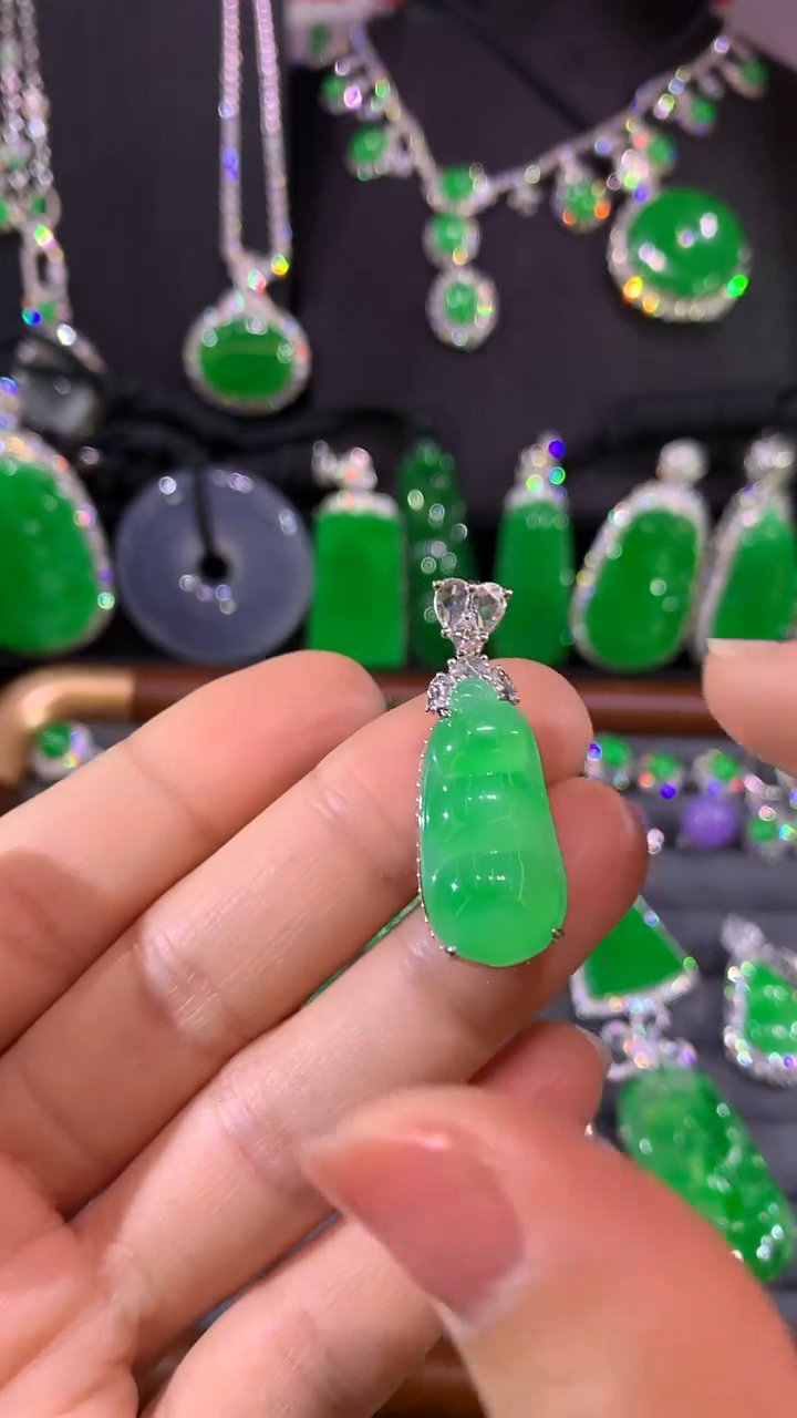 吊坠(不含链)18K金镶嵌翡翠豆子