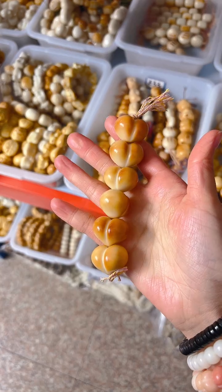 吊坠菩提根/象牙果光面屁桃棒棒糖