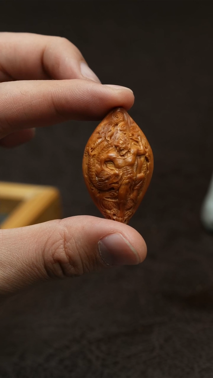 【闪购商品】橄榄核吊坠降龙伏虎
