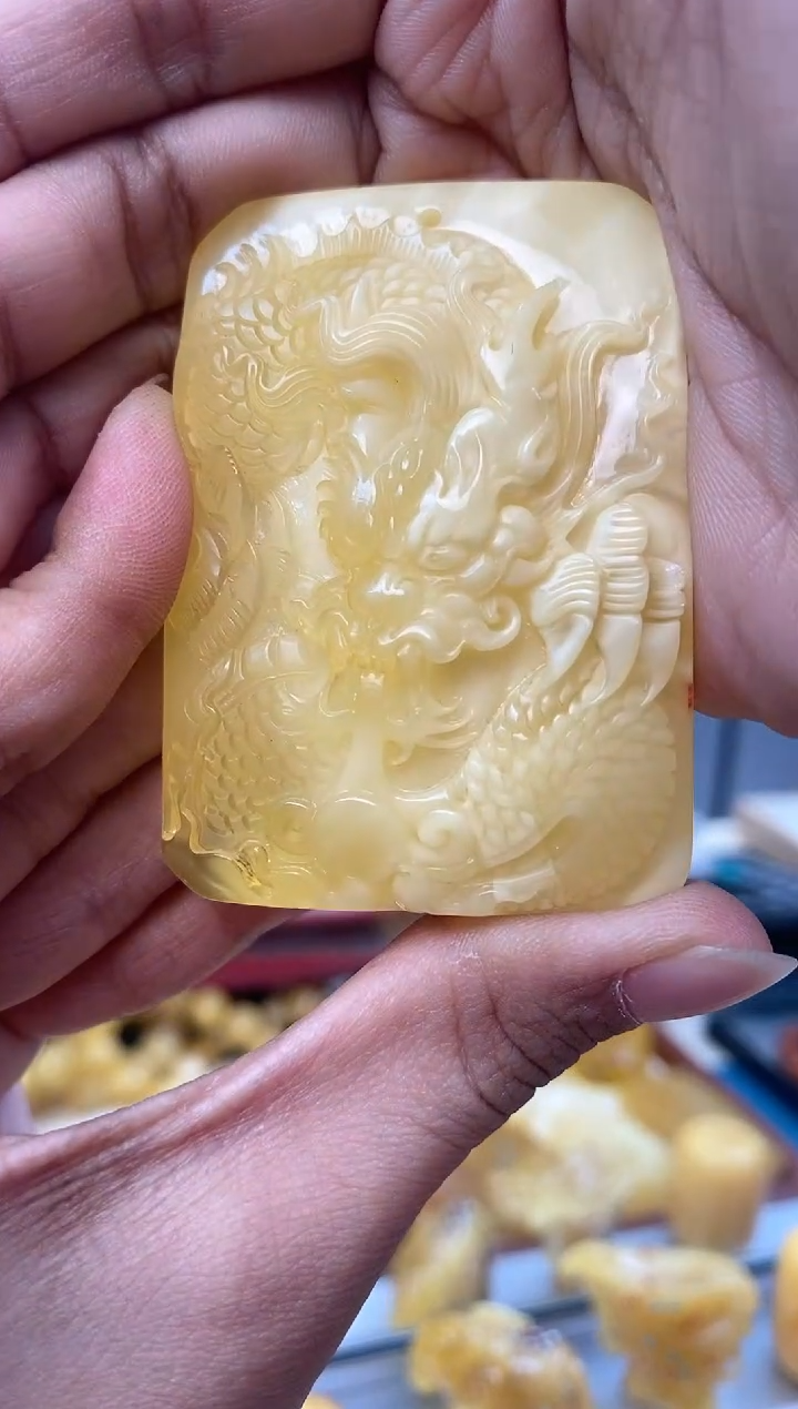 【闪购商品】蜜蜡裸石未镶嵌天然琥珀蜜蜡龙牌