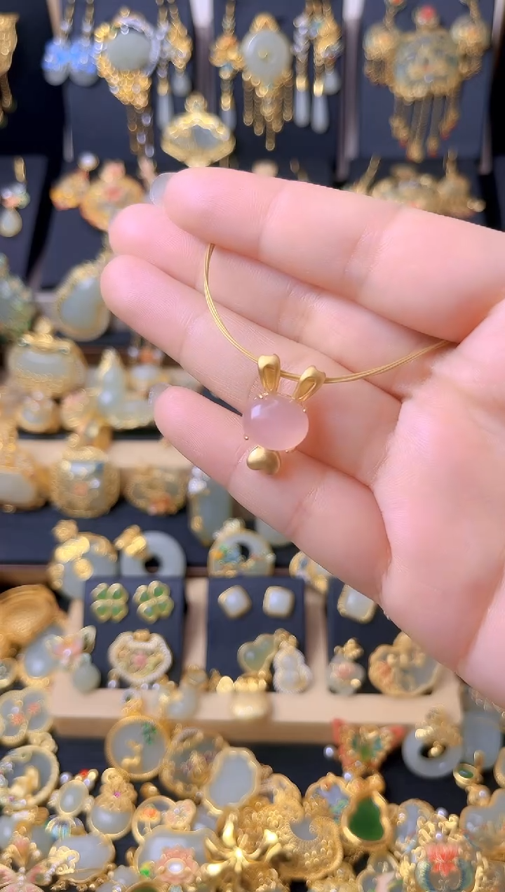 合金颈饰玛瑙/玉髓小兔子吊坠