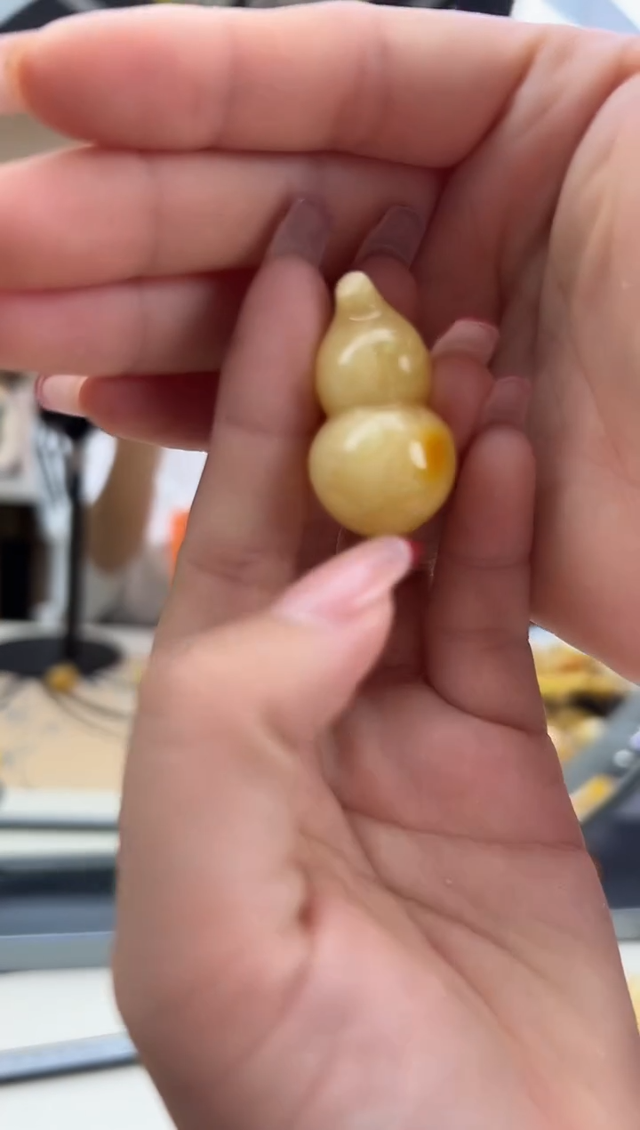 【闪购商品】琥珀裸石未镶嵌蜜蜡吊坠