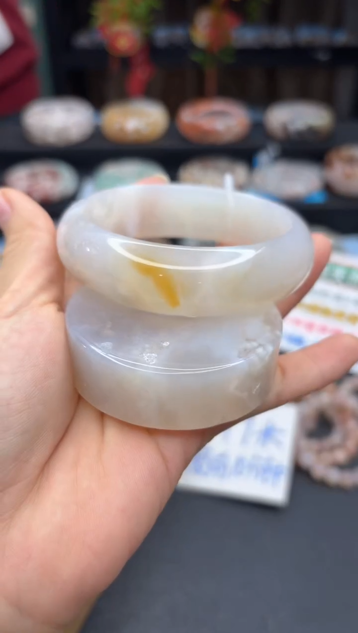 【闪购商品】石英质玉手镯未镶嵌189（63圈赠送镯心）