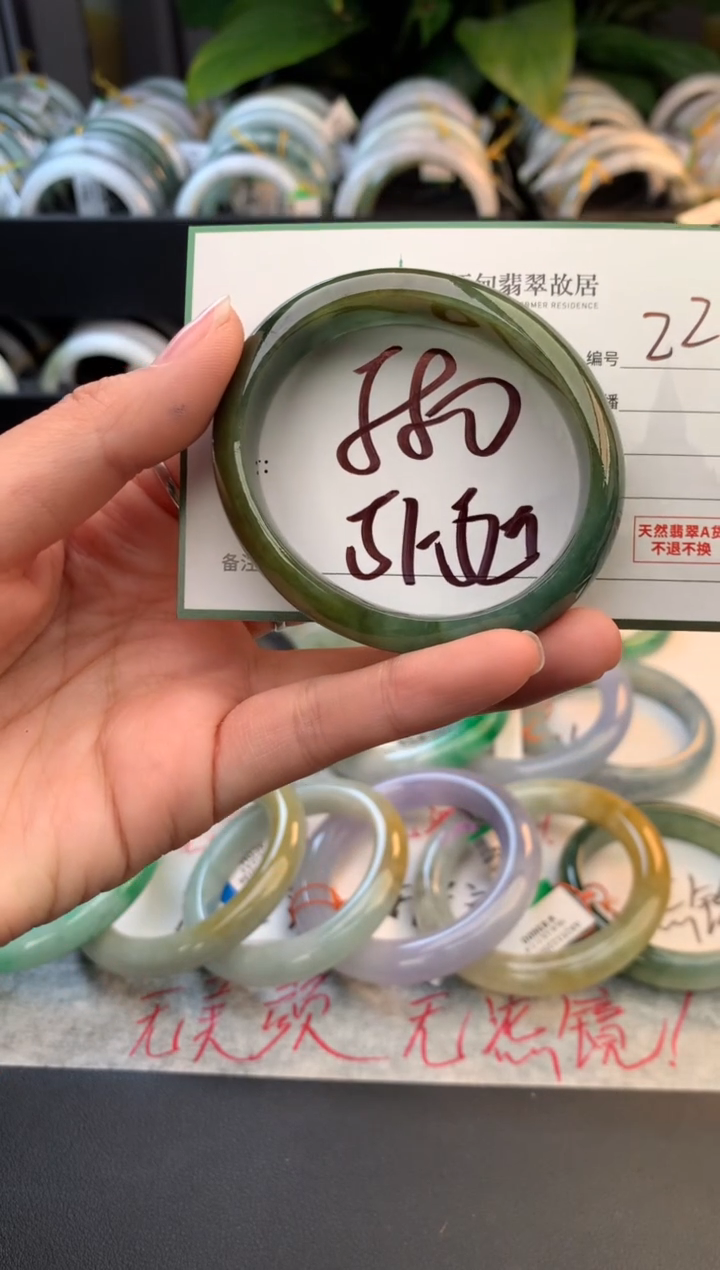 未镶嵌定制翡翠毛货需精细抛光+多人