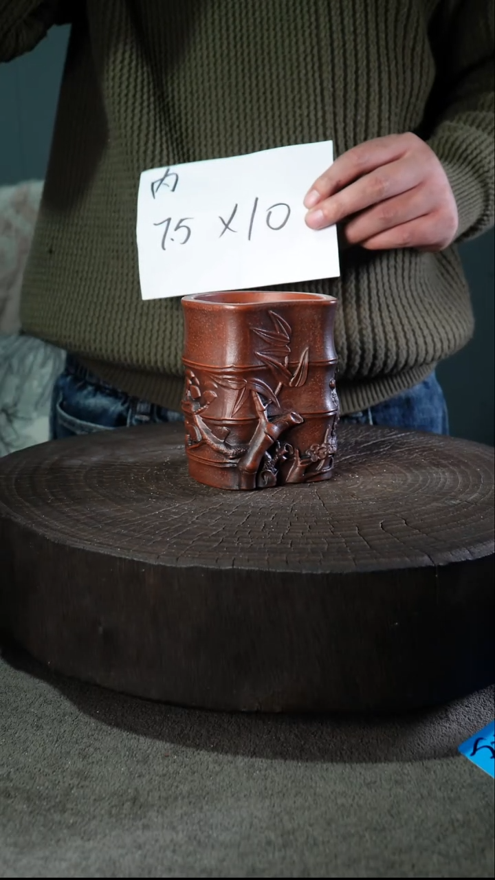 A宜兴紫砂小花盆