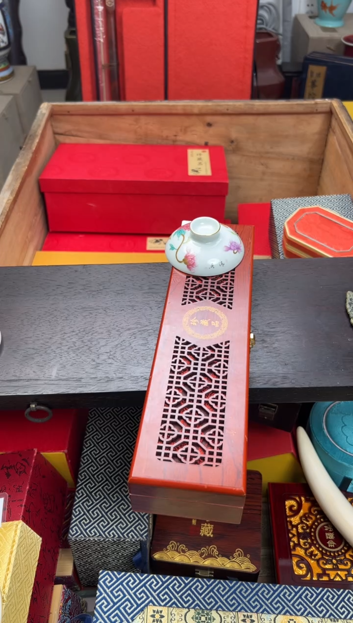 【闪购商品】瓷片————————————帽衫