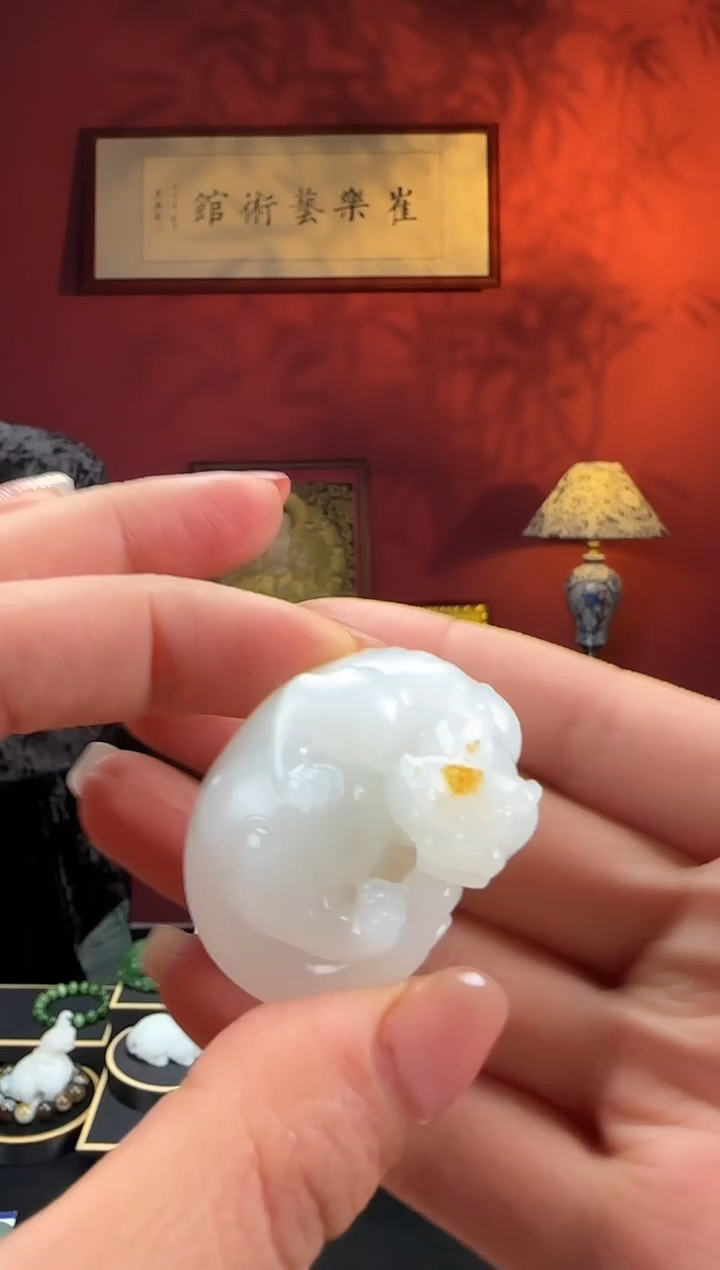 未镶嵌和田玉挂件羊脂白玉回头貔貅