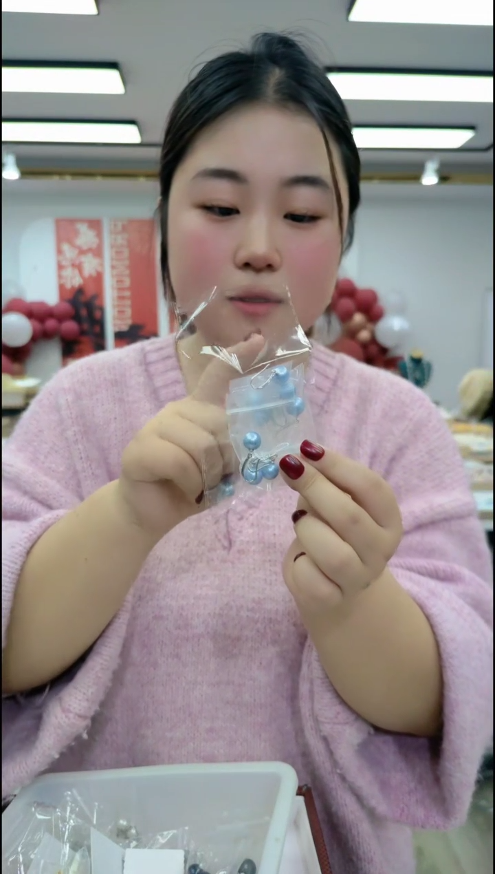 【闪购商品】淡水珍珠颈饰合金1580蓝雪耳钉一对