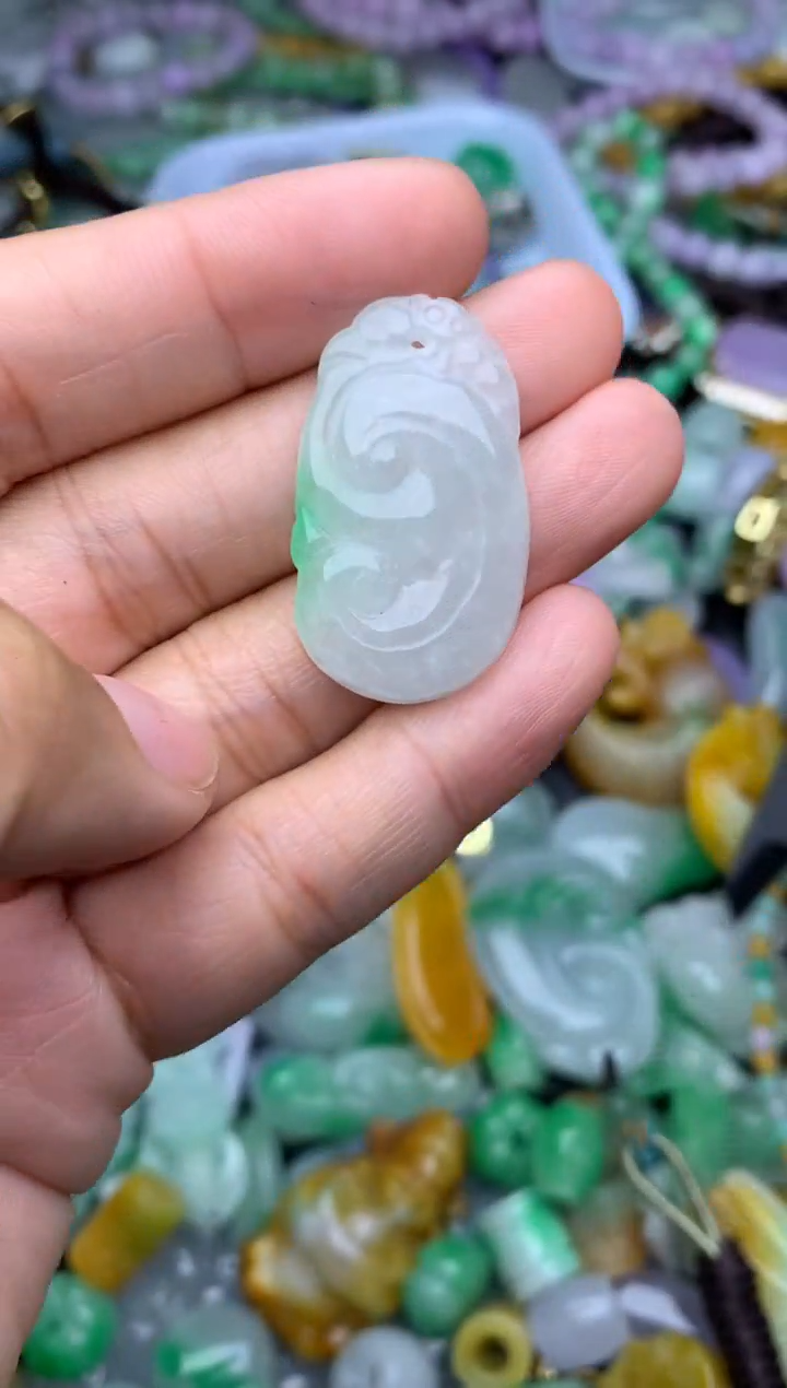 颈饰未镶嵌翡翠天然缅甸翡翠吊坠