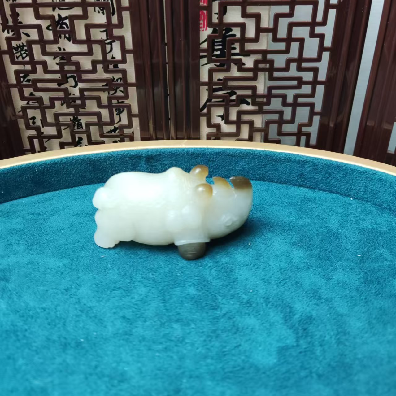 和田玉犀牛手把件