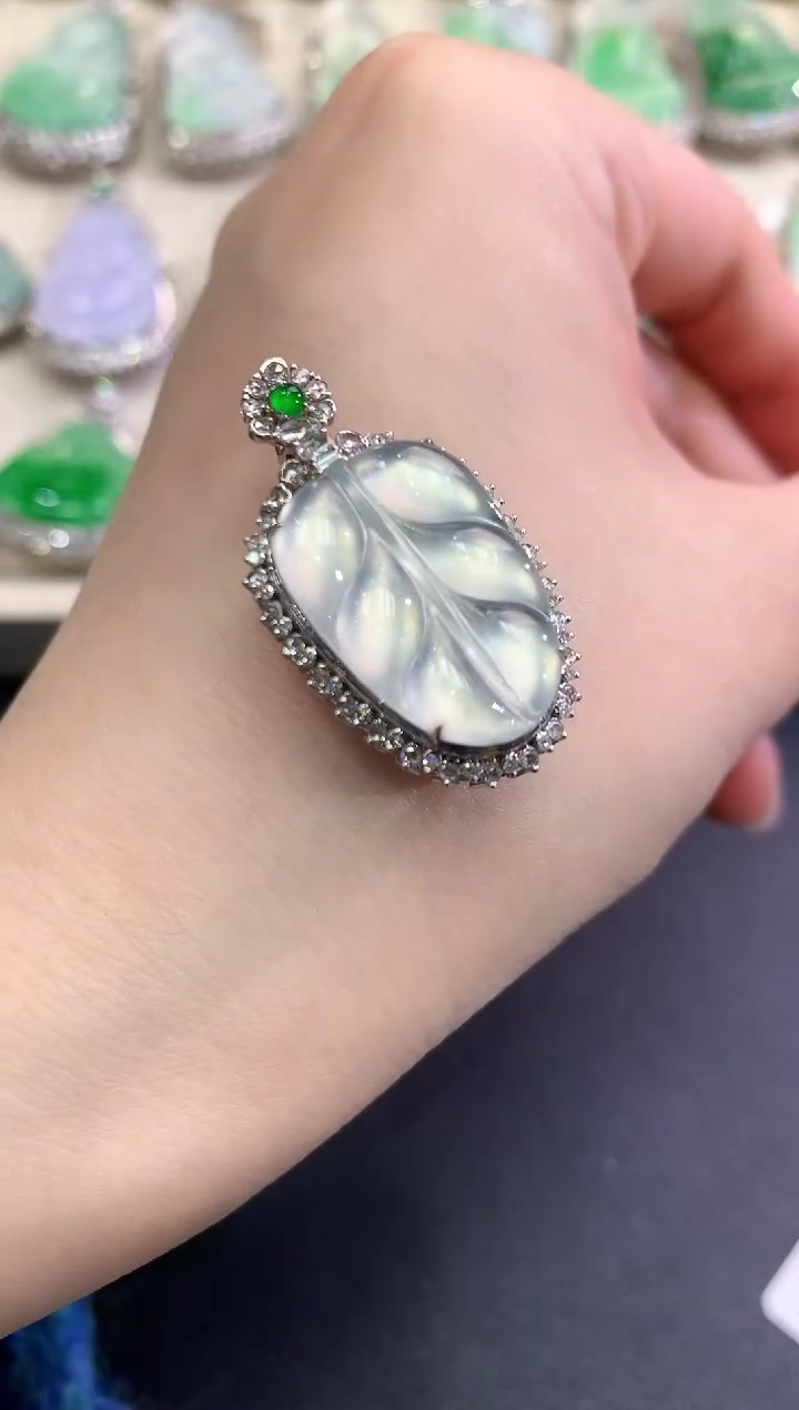 【闪购商品】翡翠颈饰18K金镶嵌C32   