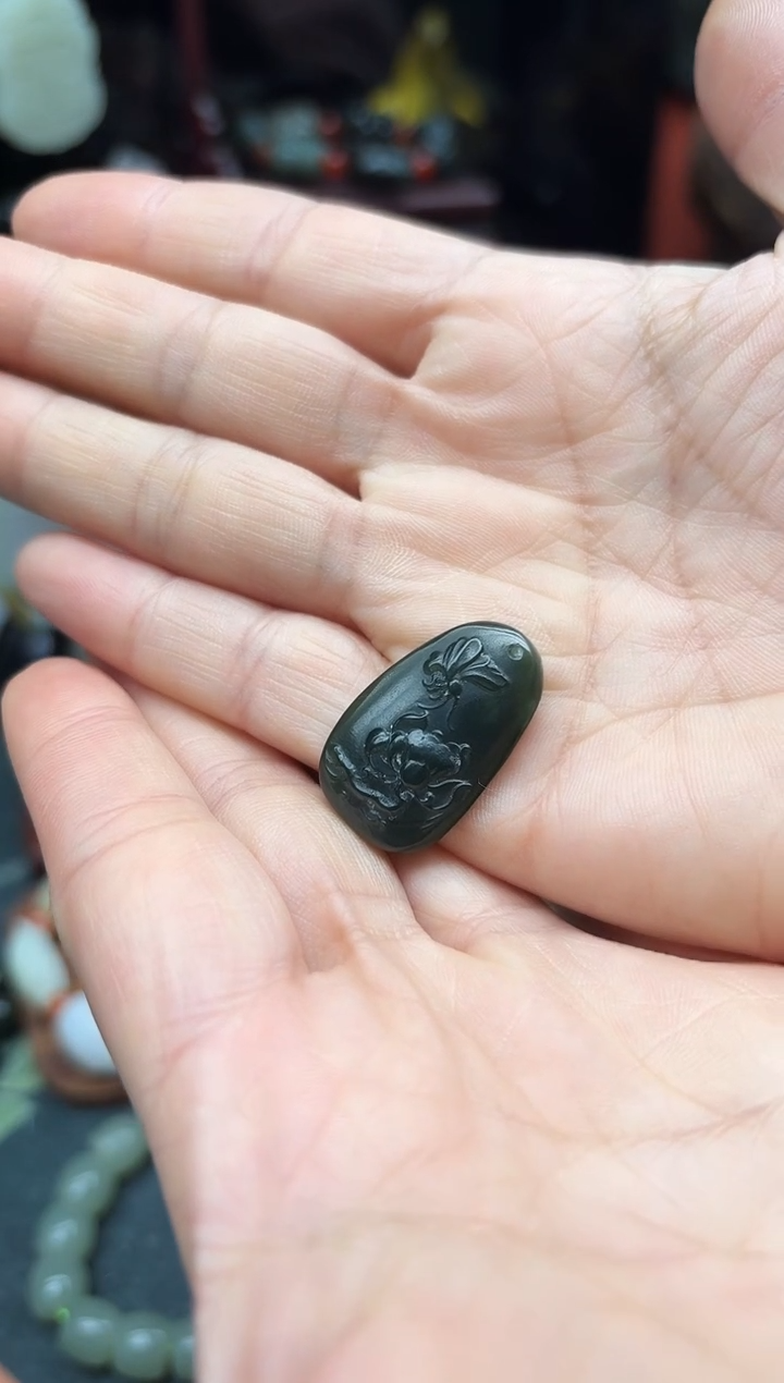 未镶嵌手链和田玉蝶恋花牌子