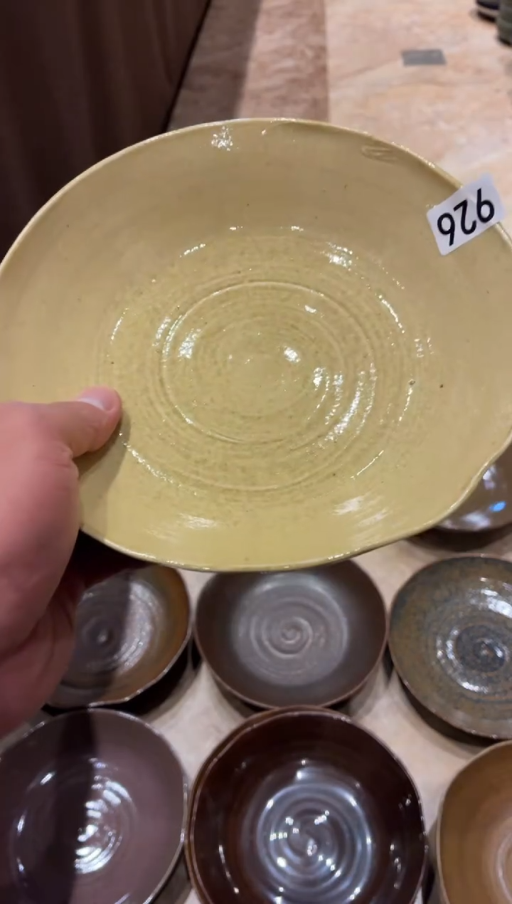 瓷片º**?926 微瑕粗陶黄色锅盘1个
