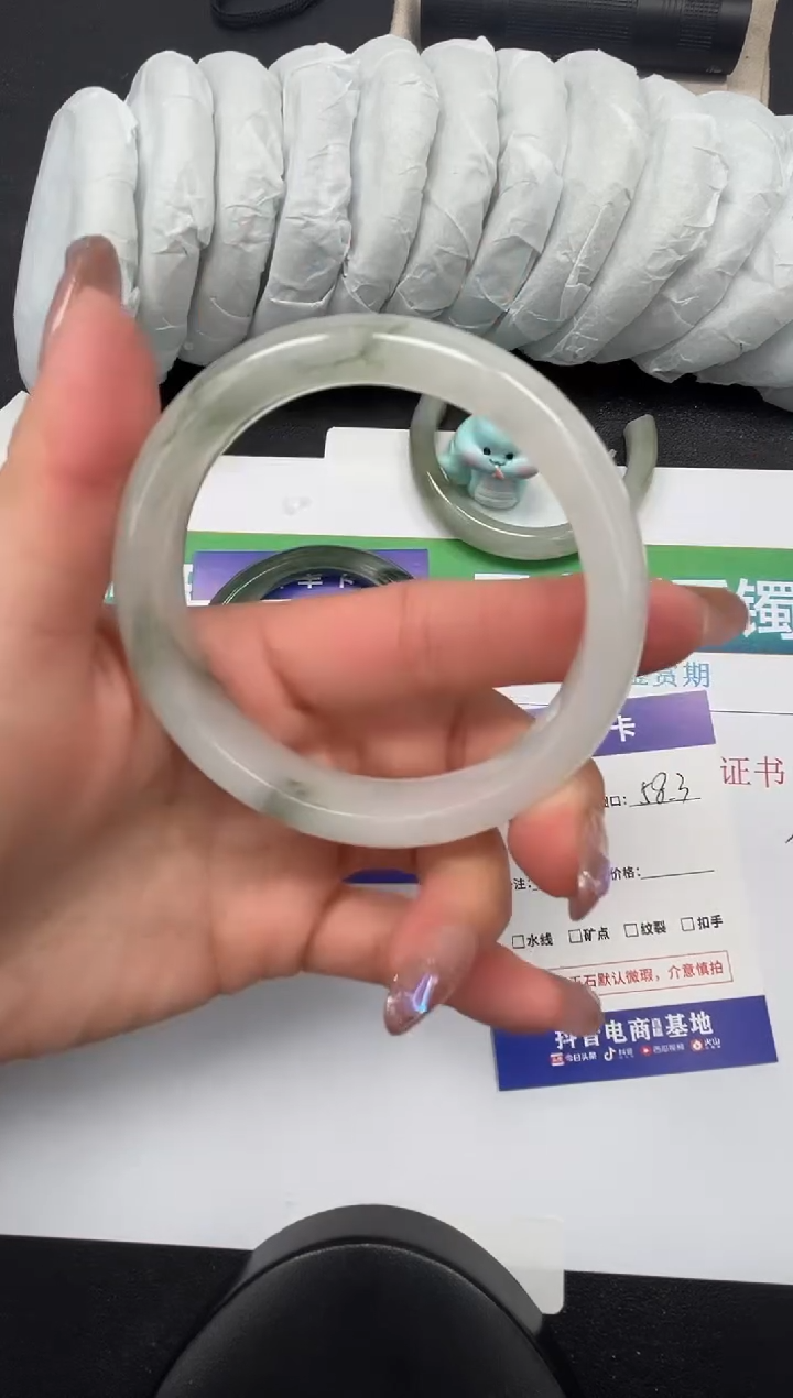 【闪购商品】石英质玉手镯未镶嵌61-58.3