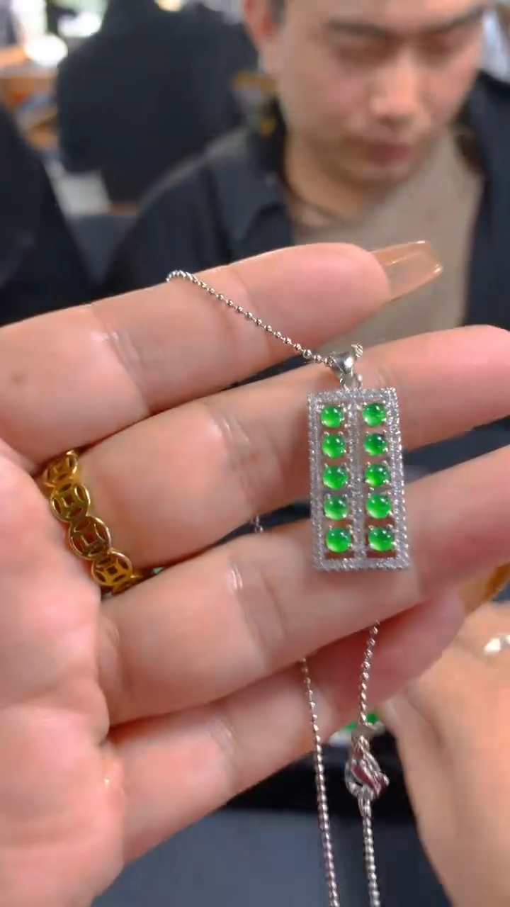 【闪购商品】翡翠吊坠(赠链)未镶嵌0364035046多样性发一