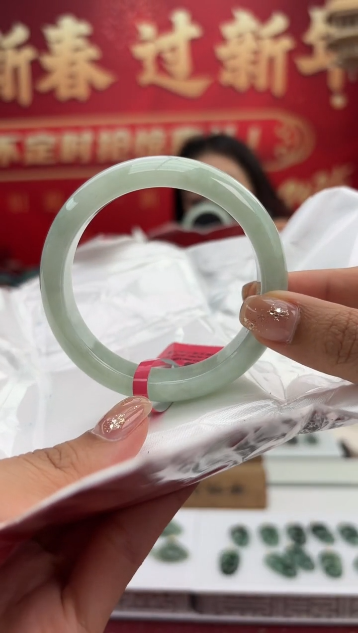 【闪购商品】翡翠手镯未镶嵌18手镯