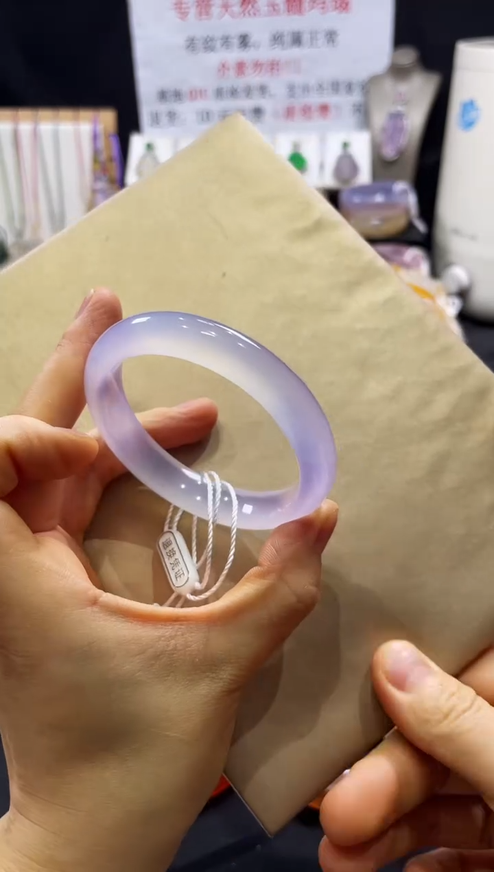 玛瑙/玉髓手镯未镶嵌不同角度不同光线色不同