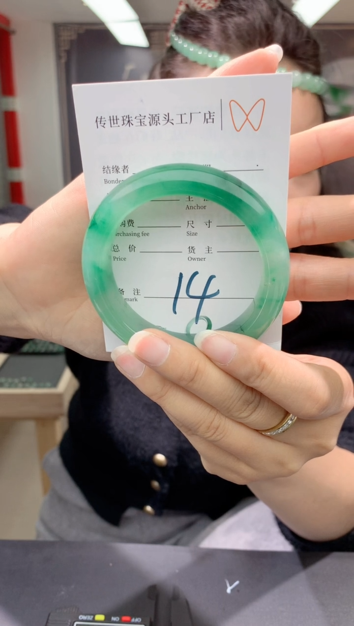 【闪购商品】石英质玉手镯未镶嵌拍一发一