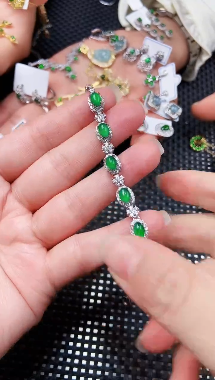 【闪购商品】翡翠手链未镶嵌11111111