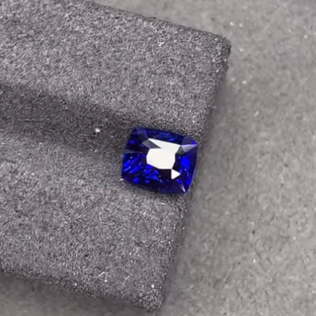 1.5克拉皇家蓝蓝宝石裸石