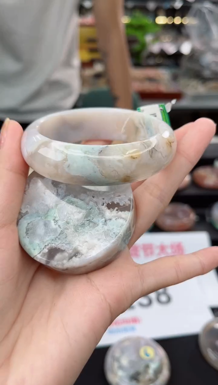 【闪购商品】石英质玉手镯未镶嵌55圈口（赠品镯心）39310131