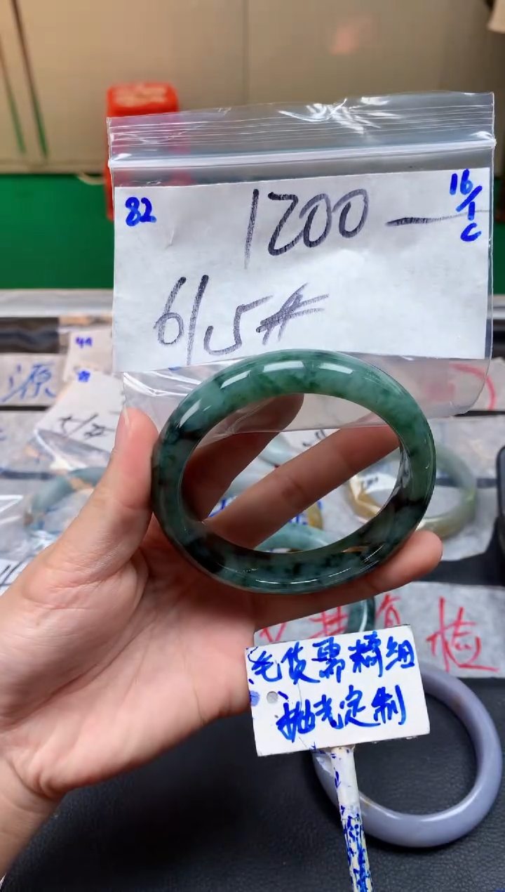 【闪购商品】定制翡翠未镶嵌82毛货需精细抛光手镯多样性拍一发一
