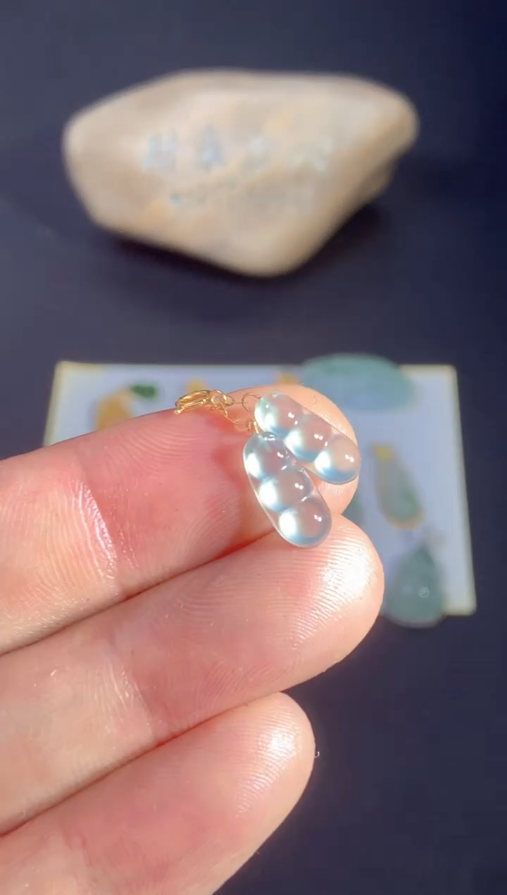 颈饰18K金镶嵌翡翠            