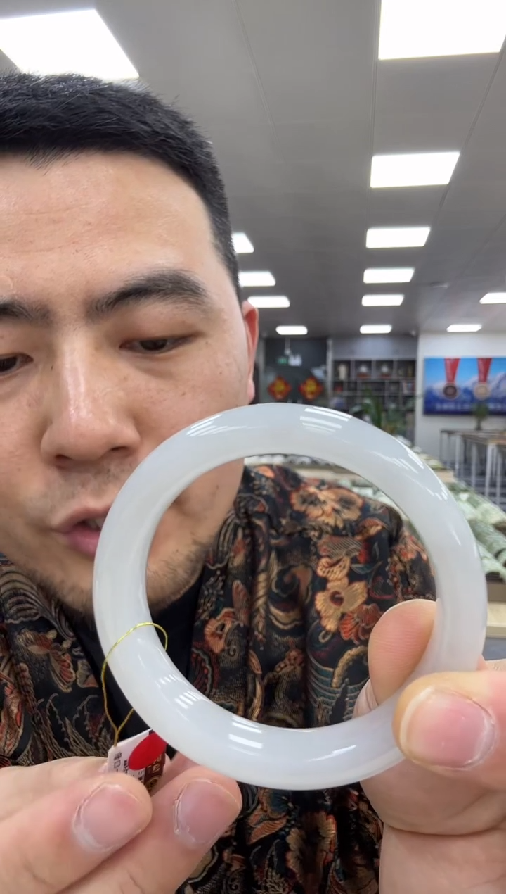 【闪购商品】和田玉手镯未镶嵌54  836