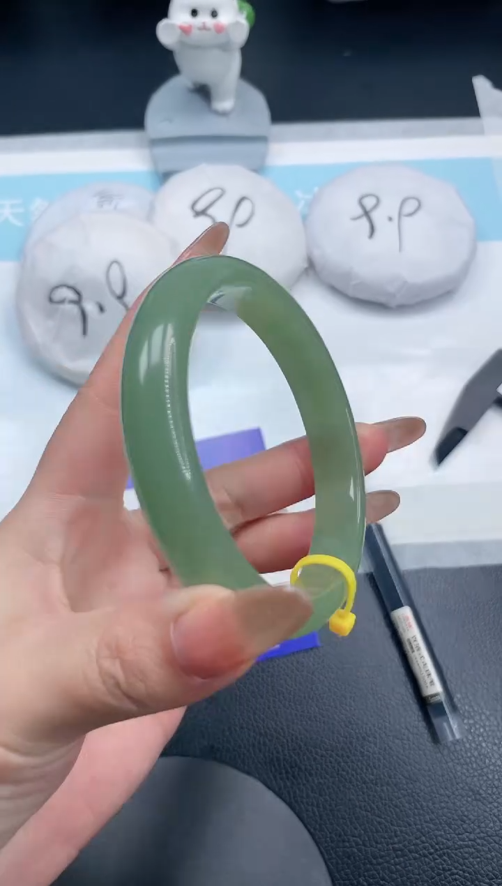 【闪购商品】石英质玉手镯未镶嵌7S14-63