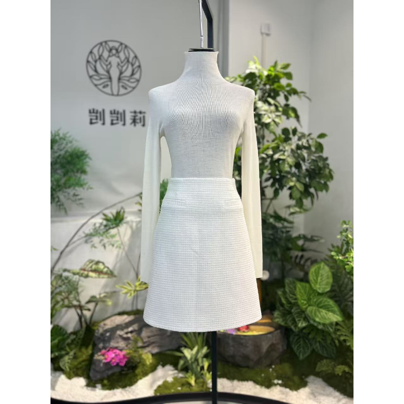 剀剀莉（白月光）早春新款白色简约超显白时尚减龄显瘦小香风半裙