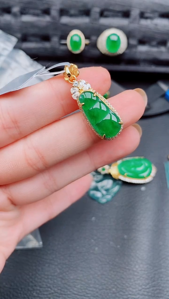 【闪购商品】翡翠颈饰银S925镶嵌天然a货翡翠672