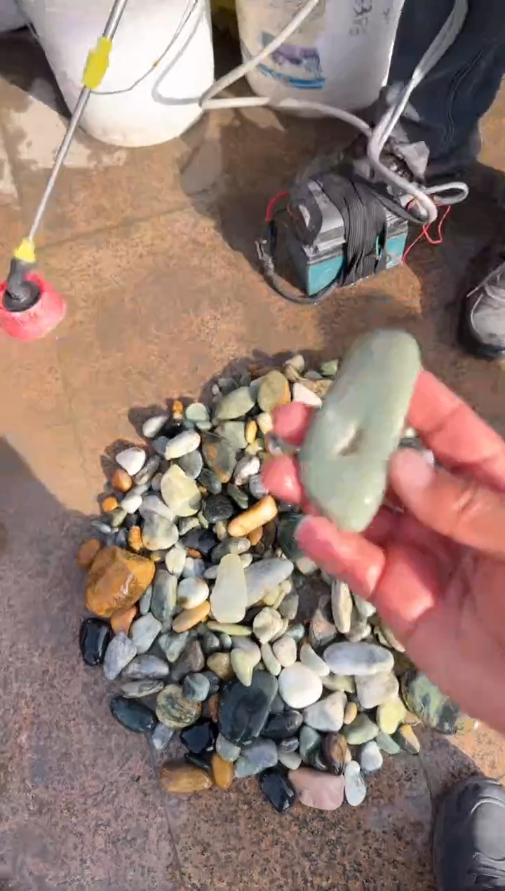 未镶嵌和田玉（糖玉）挂件和田玉