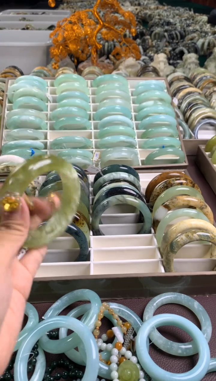 【闪购商品】蛇纹石玉手镯未镶嵌3336