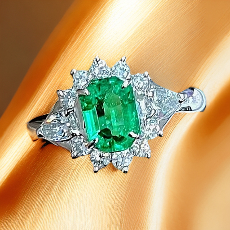 哥伦比亚祖母绿铂金镶嵌 主石1.02克拉 极微油 晶体干净 颜色艳丽