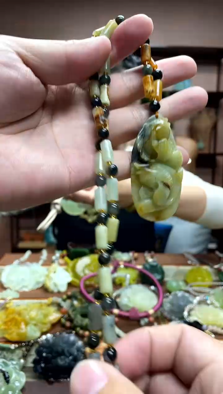 未镶嵌岫玉吊坠·