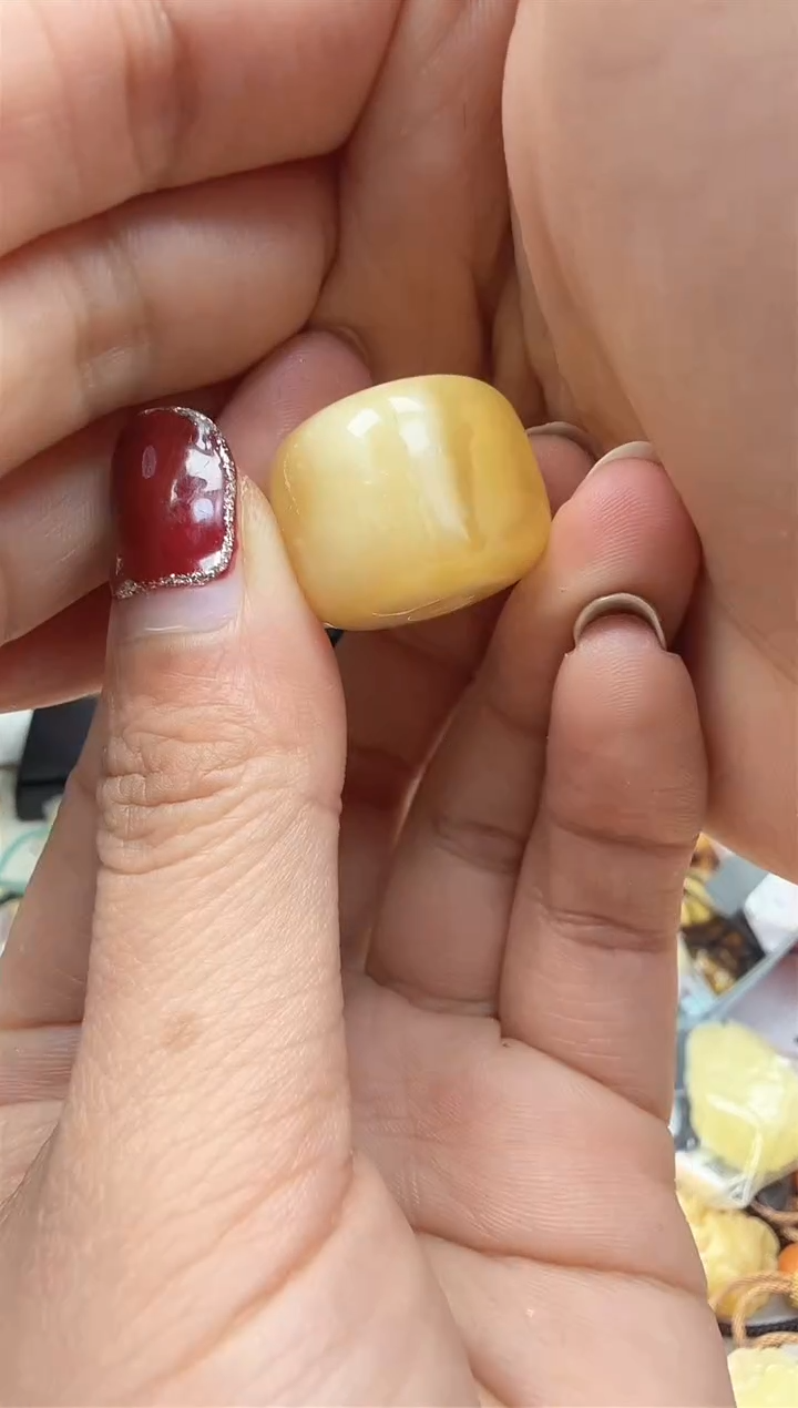 【闪购商品】琥珀裸石未镶嵌墩子