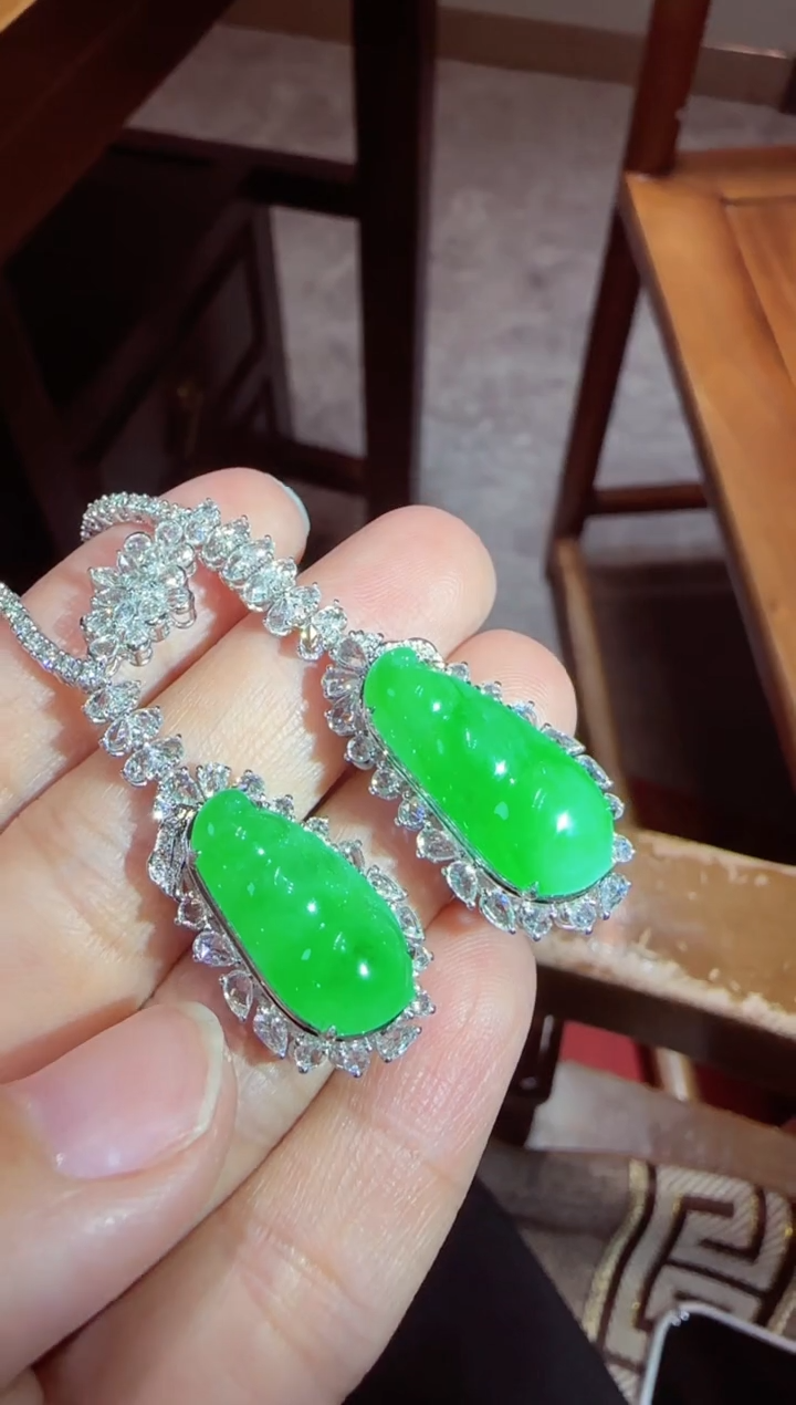 【闪购商品】翡翠套链18K金镶嵌豆子
