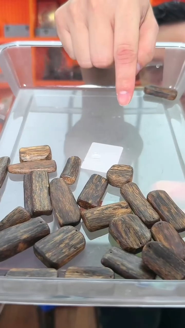 沉香吊坠86号紫伽罗4g+多样性发一