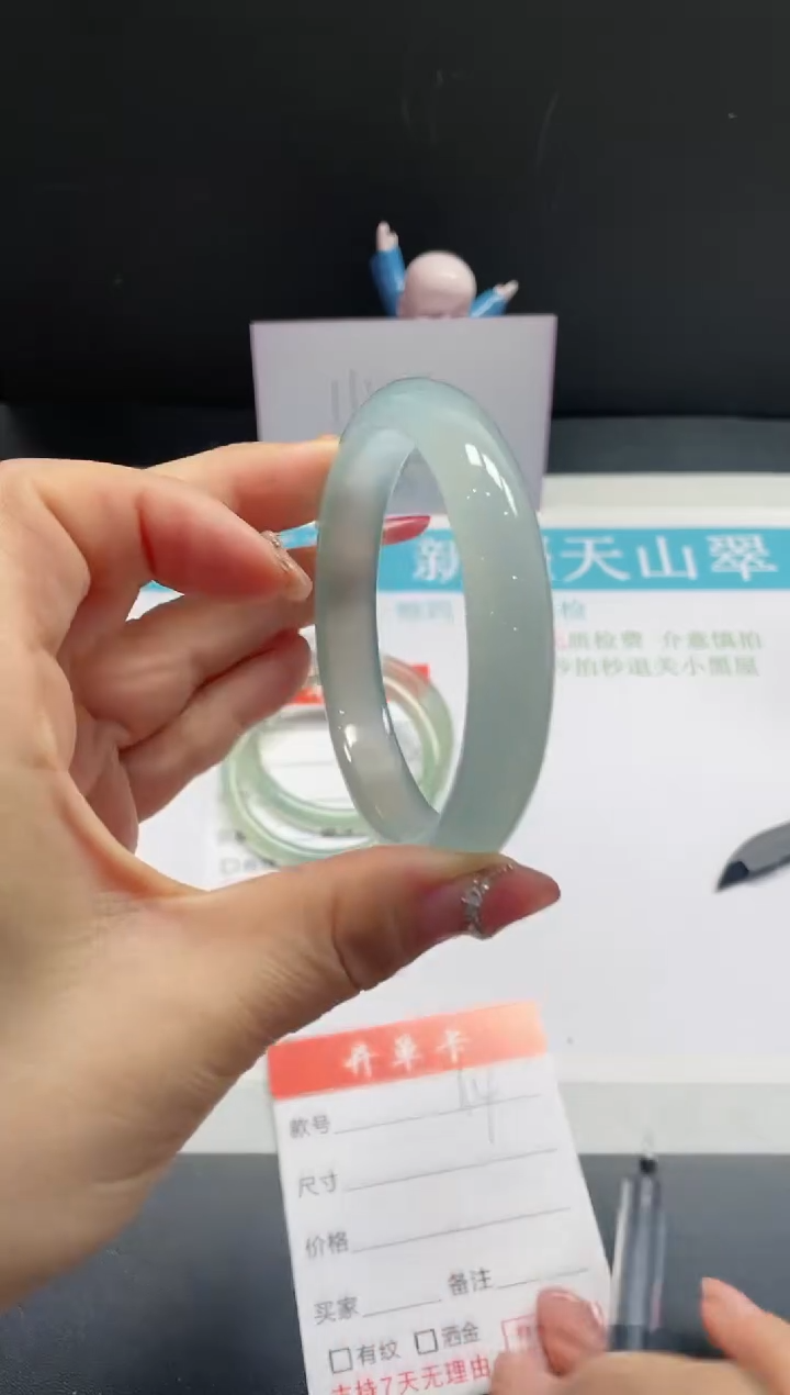 【闪购商品】石英质玉手镯未镶嵌64